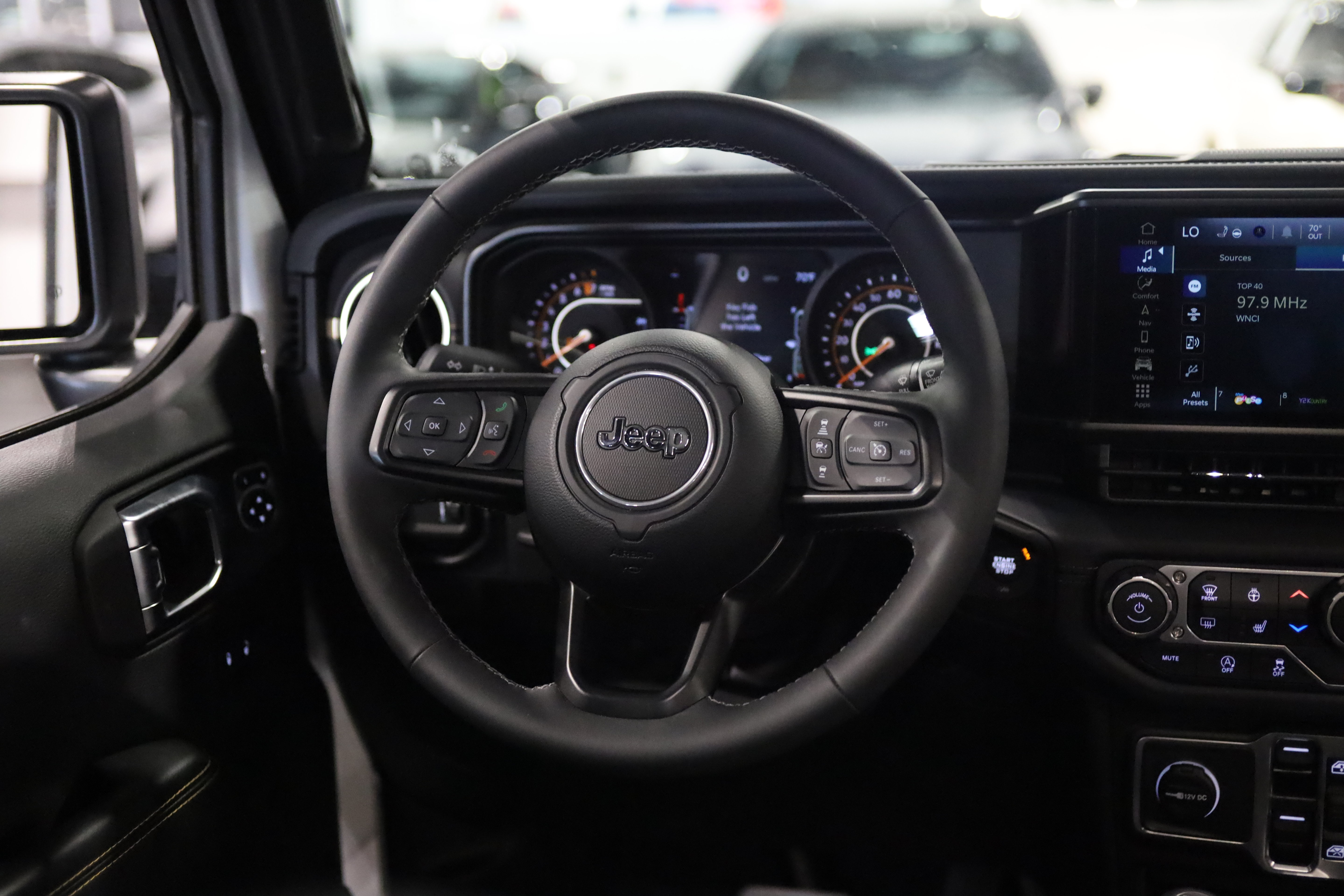 Used 2025 Jeep Gladiator Sport AWD/4WD image 25
