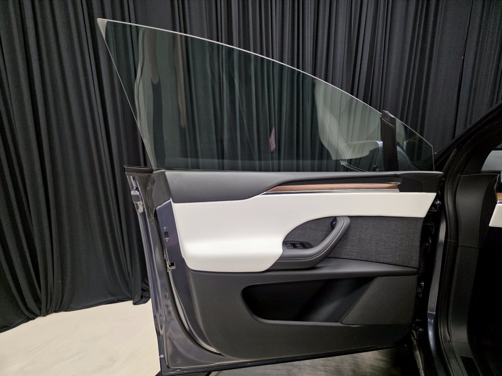 Used 2023 Tesla Model X AWD/4WD image 18