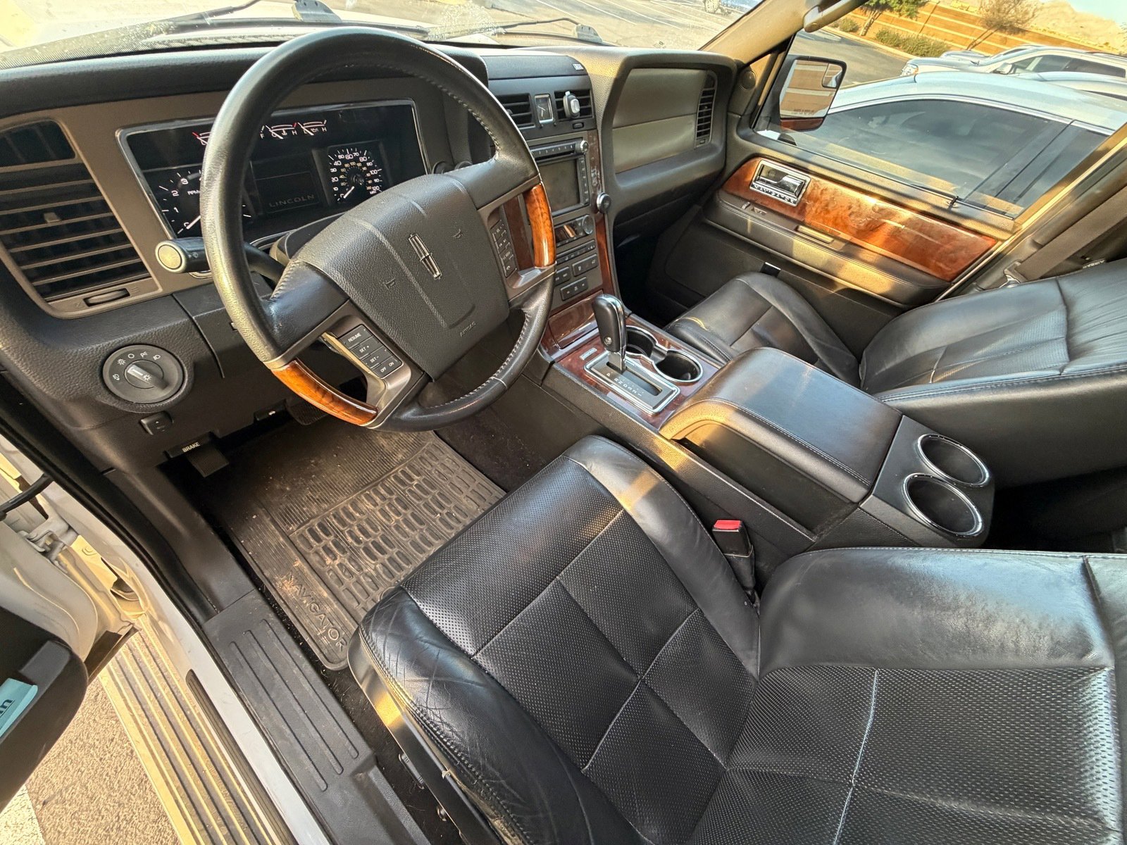 Used 2012 Lincoln Navigator 4WD image 7