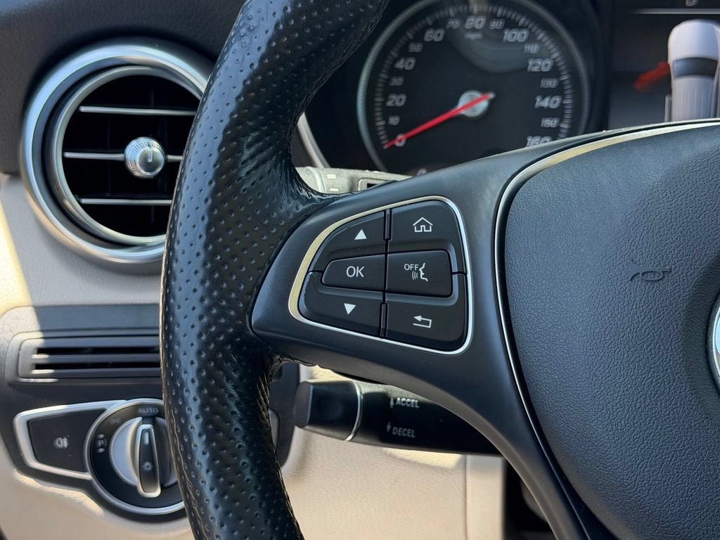Used 2019 Mercedes-Benz GLC 300 4MATIC image 24