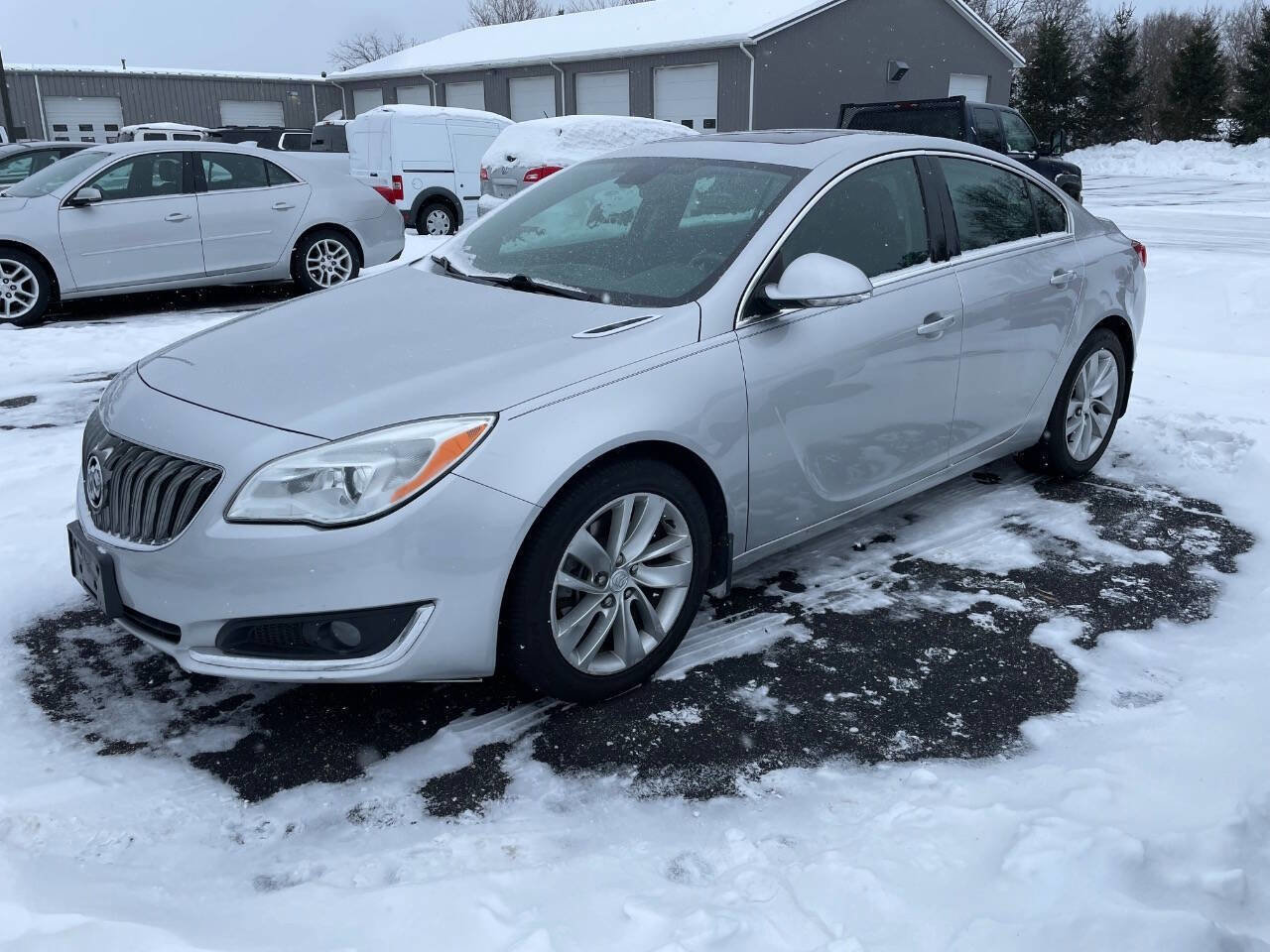 Used 2015 Buick Regal Premium w/ Experience Buick Package image 1