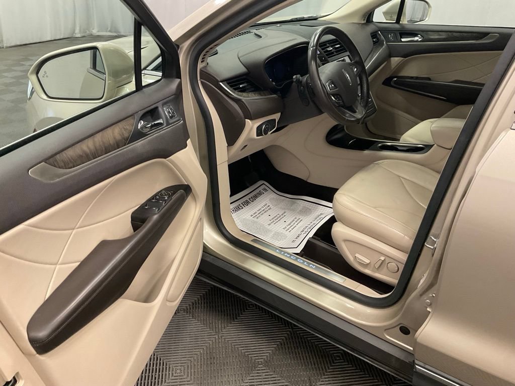 Used 2017 Lincoln MKC Reserve FWD image 4