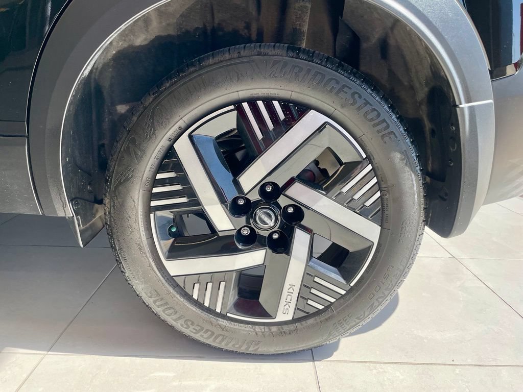Certified 2025 Nissan Kicks SV FWD image 17