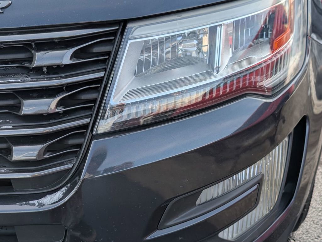 Used 2017 Ford Explorer XLT w/ Equipment Group 202A image 10