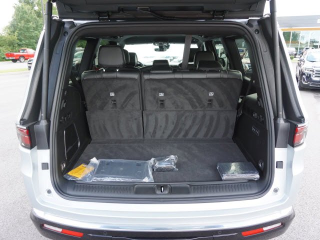 New 2022 Jeep Wagoneer Series III image 18