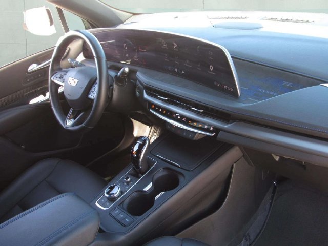 Used 2025 Cadillac XT4 Sport w/ Cold Weather Package FWD image 9