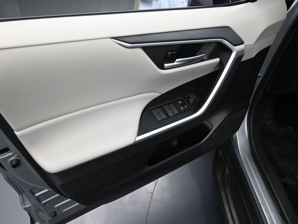 Used 2023 Toyota RAV4 XLE image 16