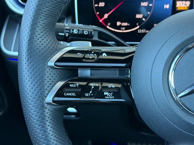Used 2025 Mercedes-Benz GLC 350e 4MATIC image 31