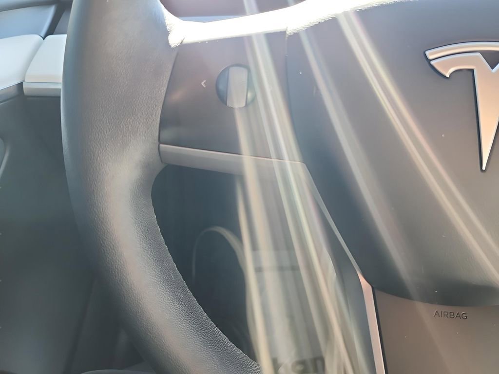 Used 2022 Tesla Model 3 Standard Range image 19