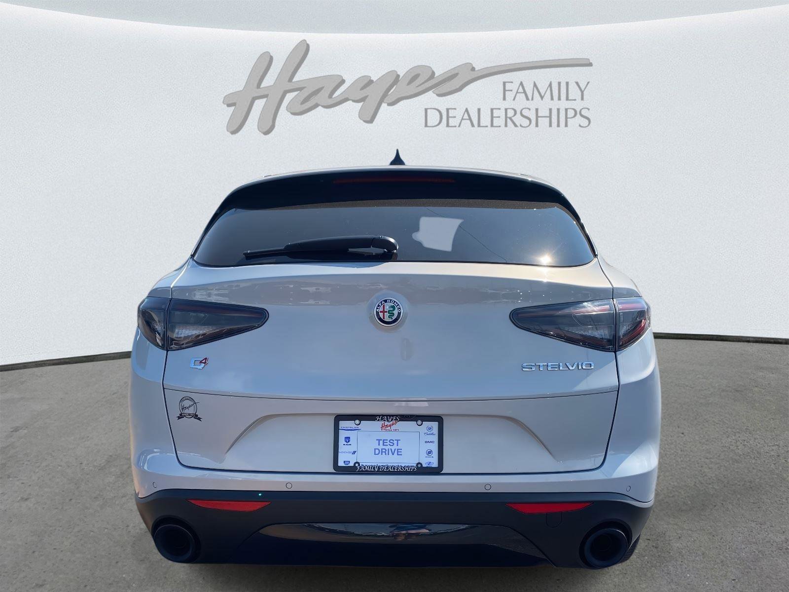 Used 2024 Alfa Romeo Stelvio Sprint image 42