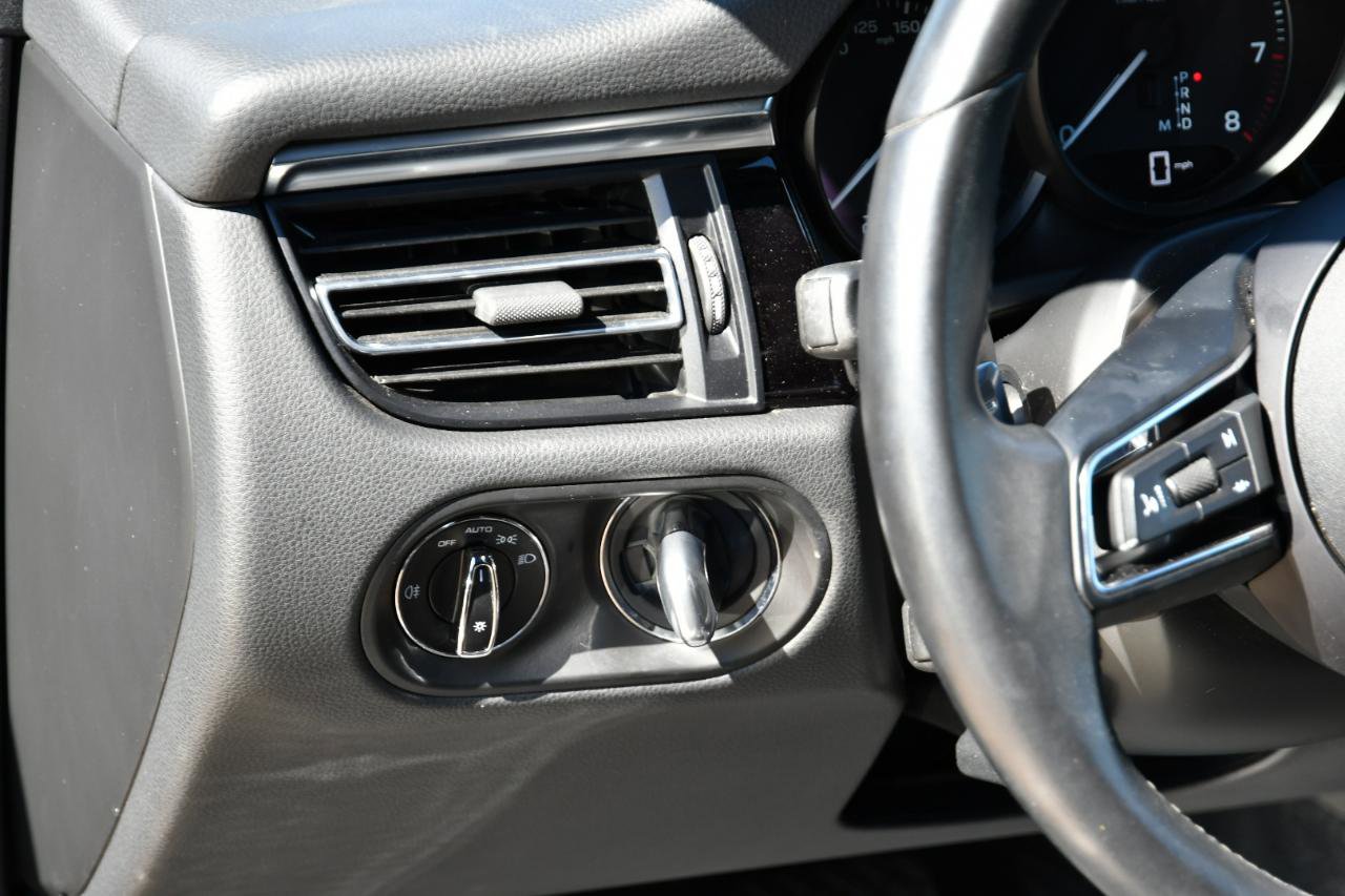 Used 2024 Porsche Macan image 8