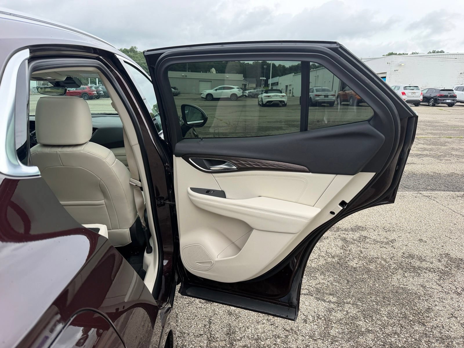 Used 2023 Buick Envision Avenir AWD/4WD image 31