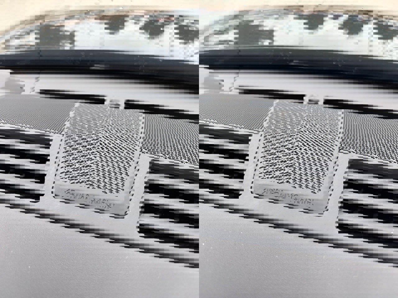 Used 2025 Land Rover Range Rover Long Wheelbase Autobiography image 24