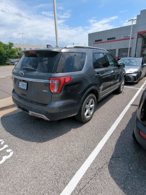 Used 2017 Ford Explorer XLT w/ Class II Trailer Tow Package AWD/4WD image 8