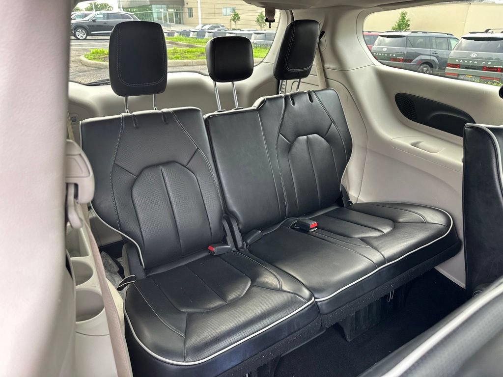 Used 2023 Chrysler Pacifica Limited FWD image 33