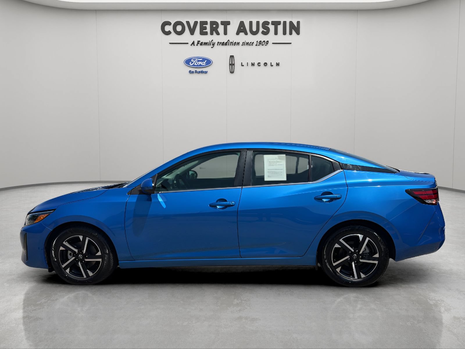 Used 2024 Nissan Sentra SV FWD image 2