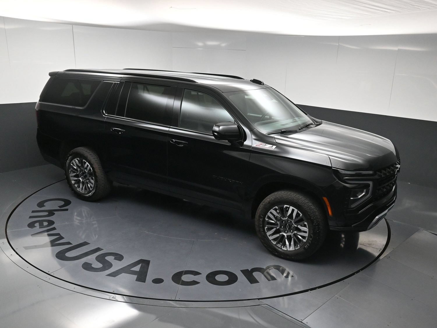 Used 2025 Chevrolet Suburban Z71 AWD/4WD image 32