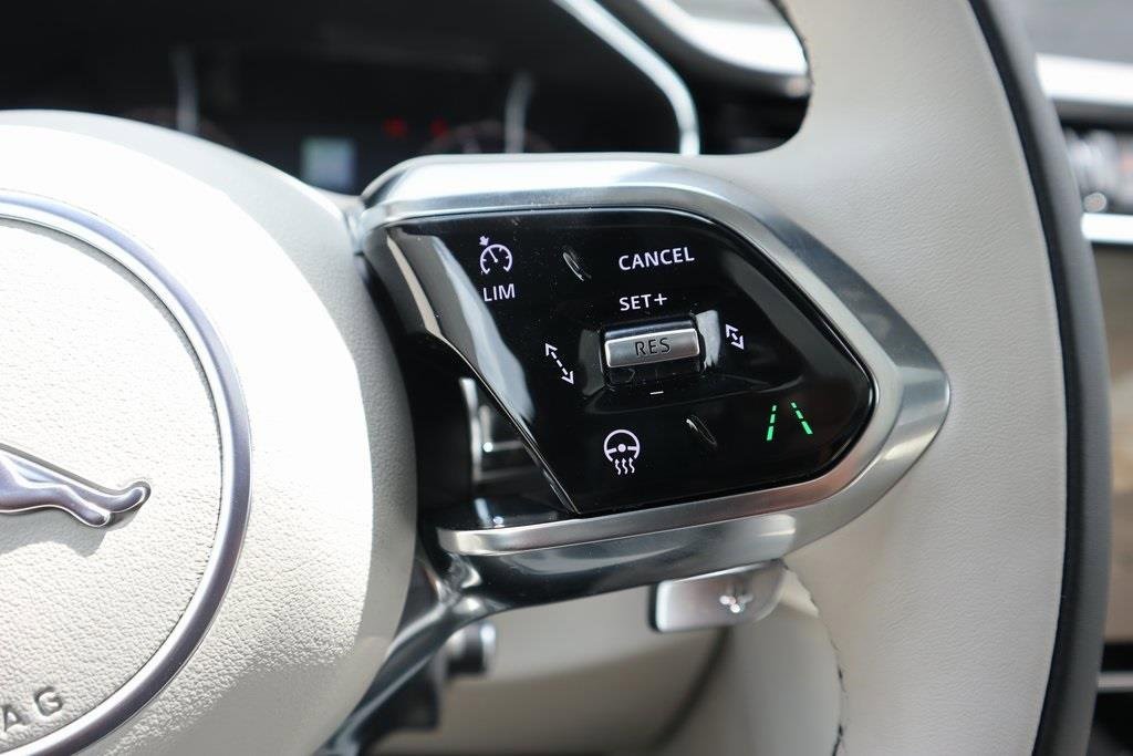 New 2025 Jaguar F-PACE R-Dynamic S image 18