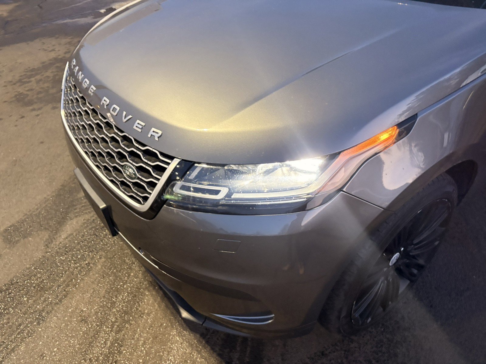 Used 2018 Land Rover Range Rover Velar S image 8