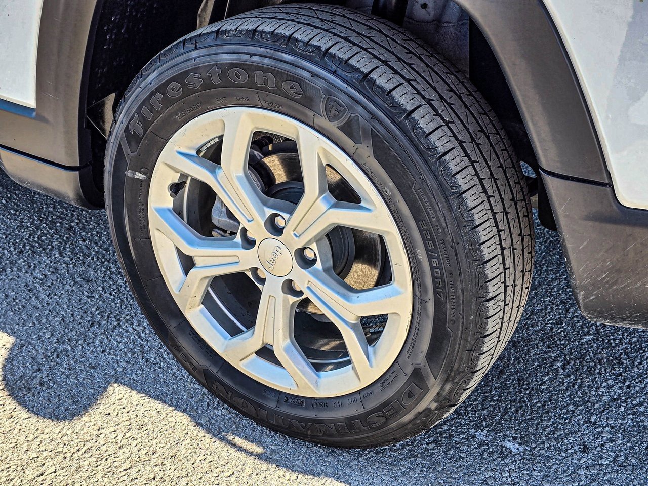 Used 2024 Jeep Compass Latitude w/ Convenience Group image 9