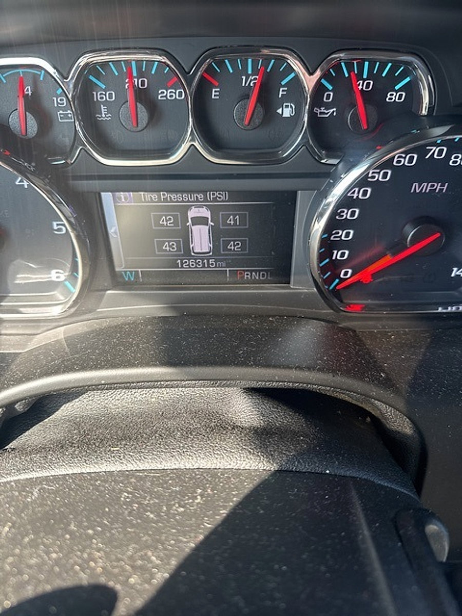 Used 2018 Chevrolet Suburban LT image 5