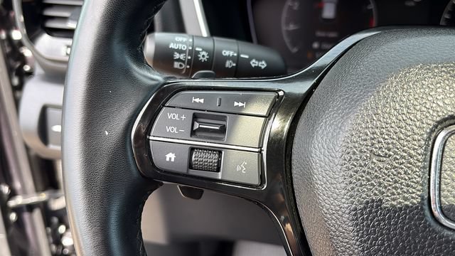 Used 2025 Honda Pilot Touring image 14
