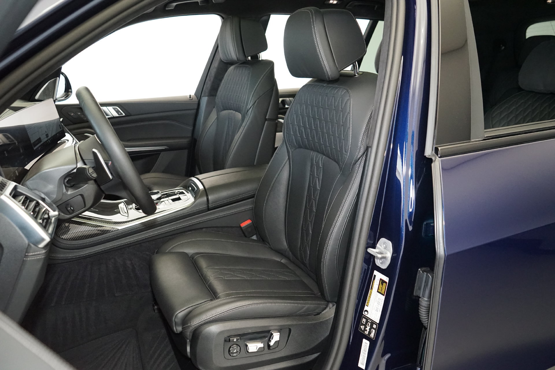 Used 2026 BMW X7 M60i AWD/4WD image 3