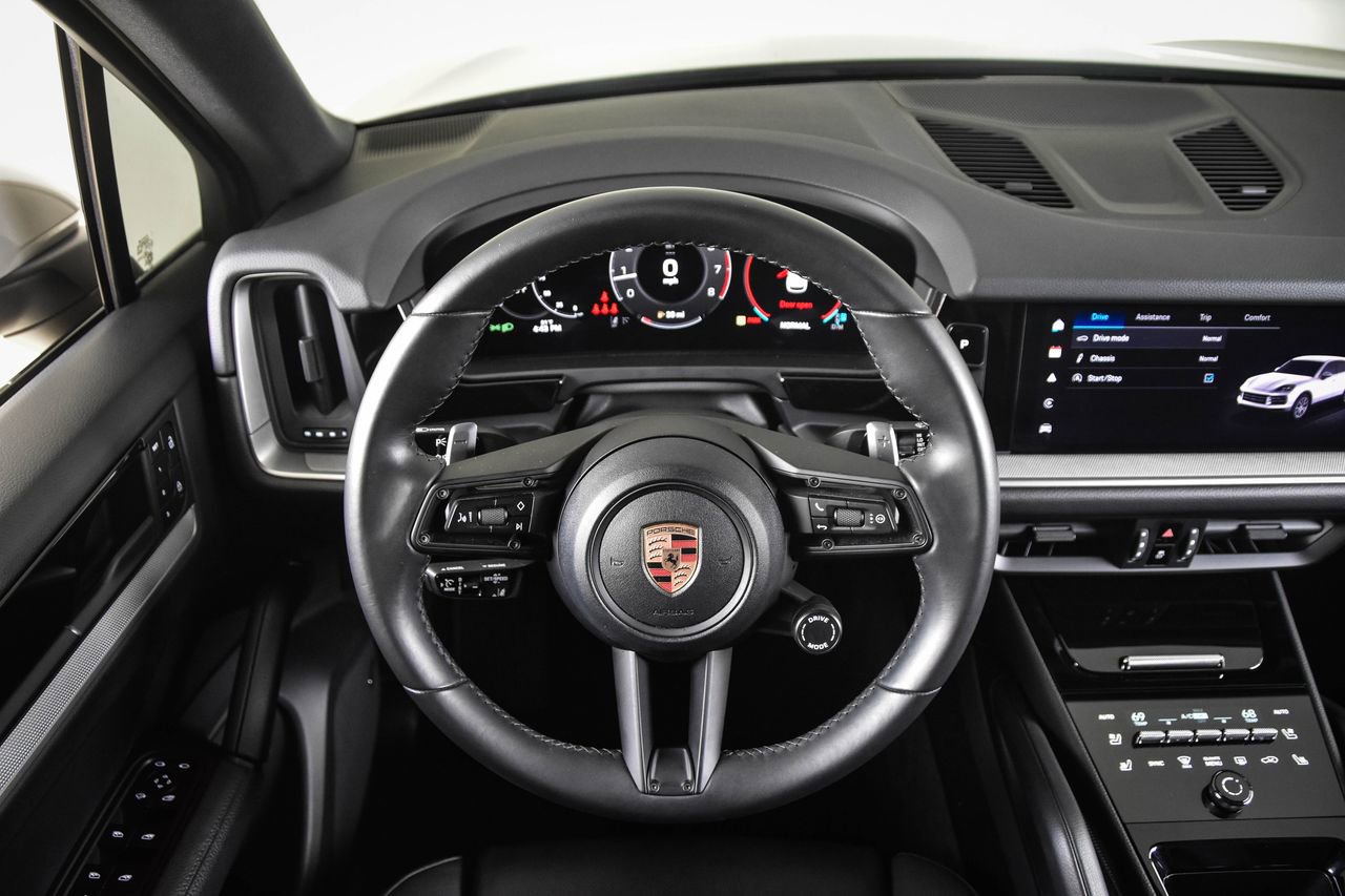 Certified 2025 Porsche Cayenne AWD/4WD image 24