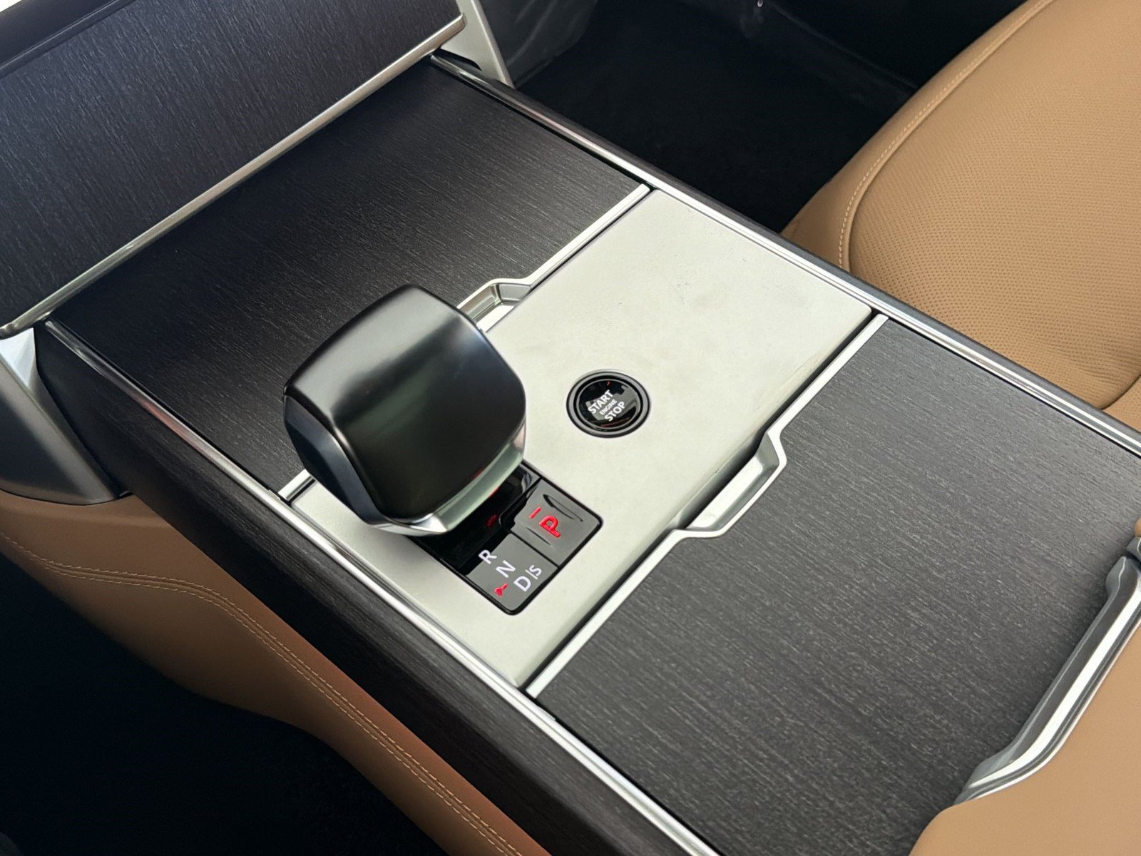 New 2026 Land Rover Range Rover SV AWD/4WD image 25