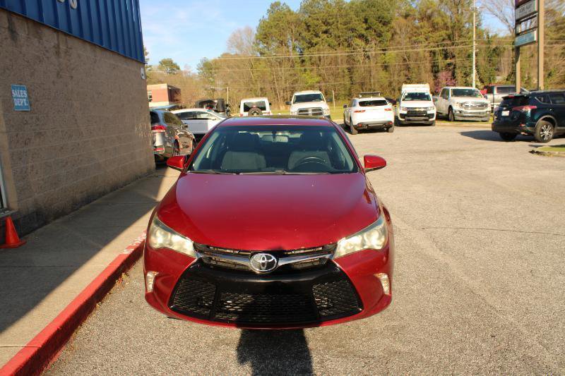 Used 2016 Toyota Camry XSE w/ Moonroof Package FWD image 2