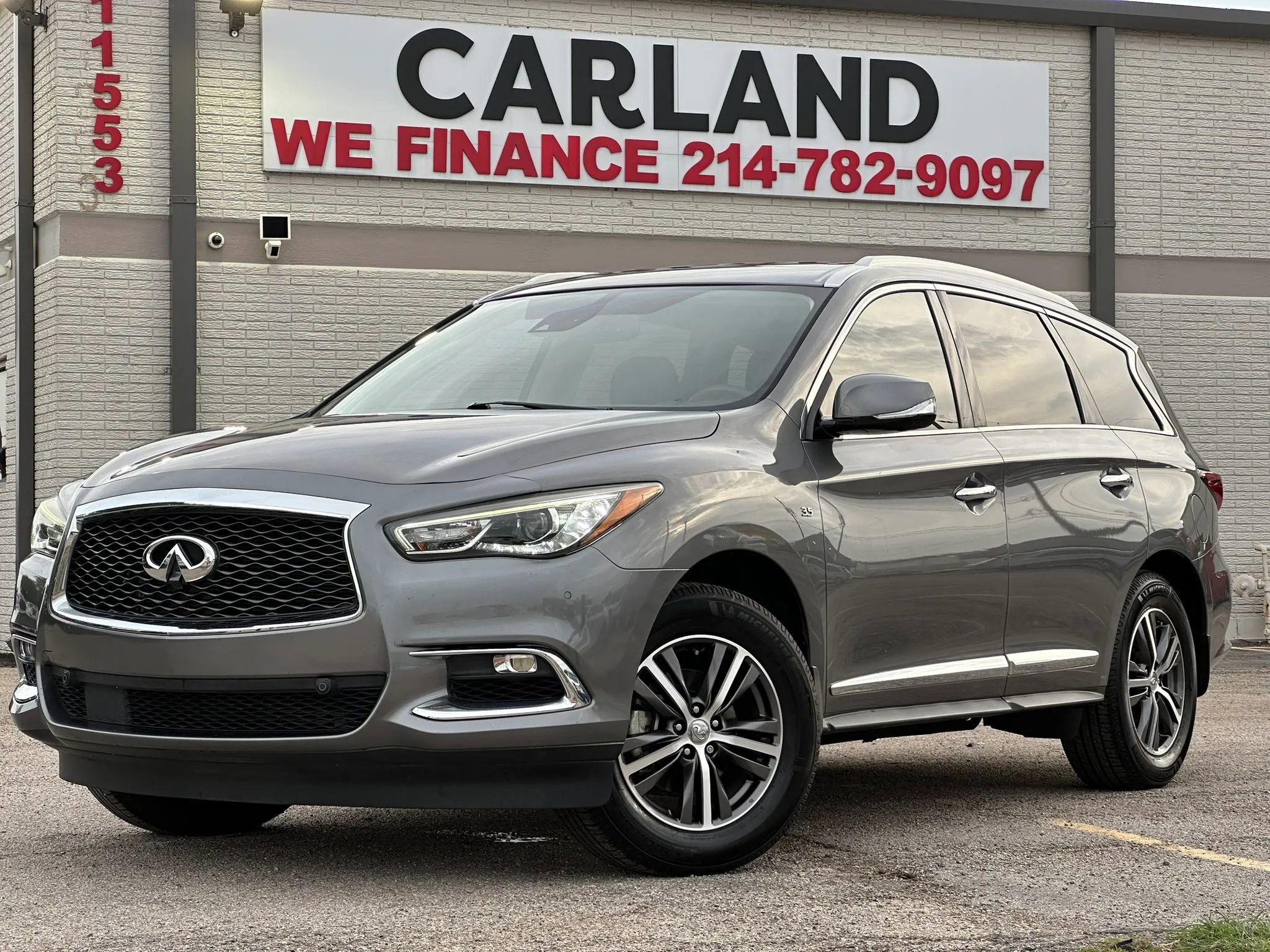 Used 2019 INFINITI QX60 Luxe w/ Essential Package