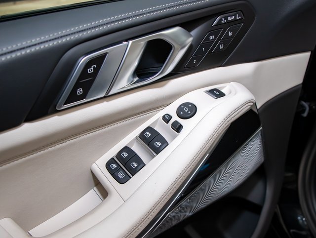 New 2026 BMW X7 M60i image 14