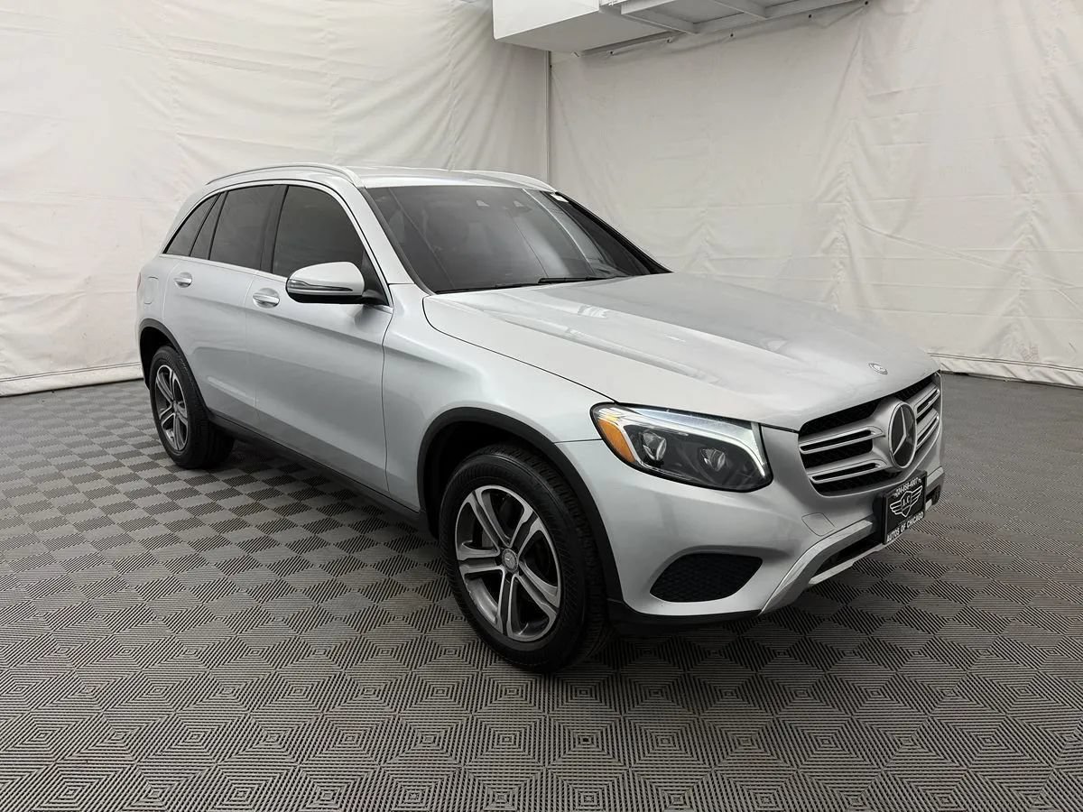 Used 2017 Mercedes-Benz GLC 300 4MATIC image 3