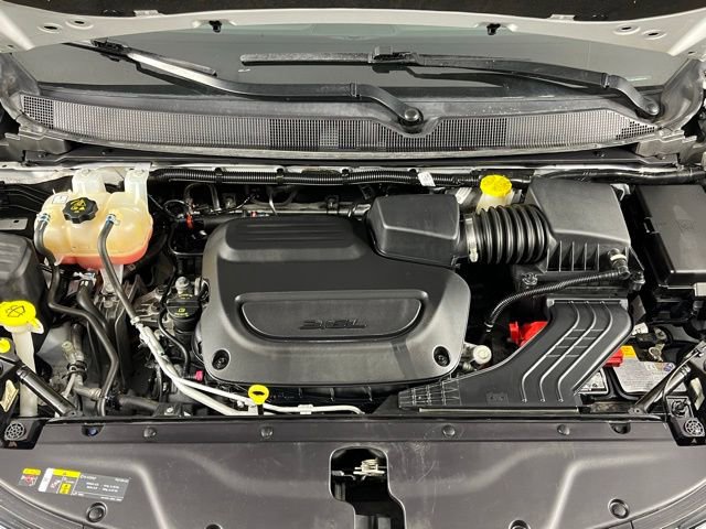 Used 2023 Chrysler Pacifica Touring-L image 8