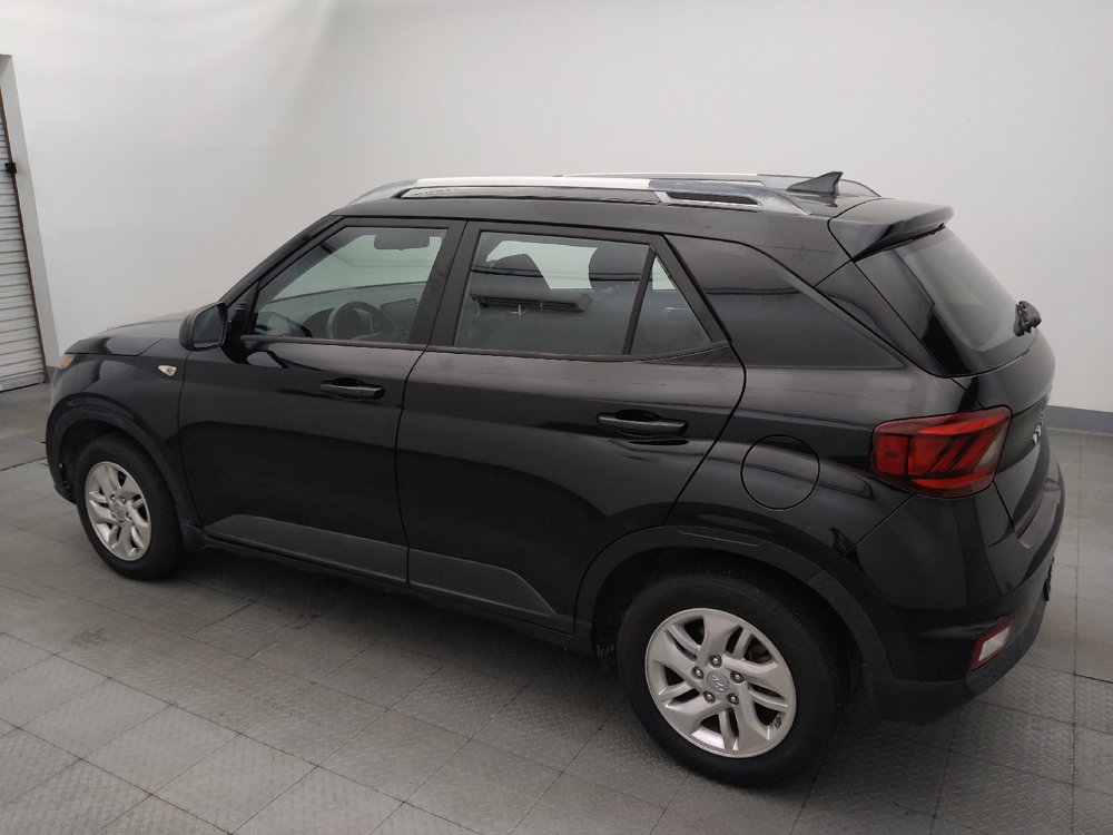 Used 2020 Hyundai Venue SEL w/ Convenience Package FWD image 3