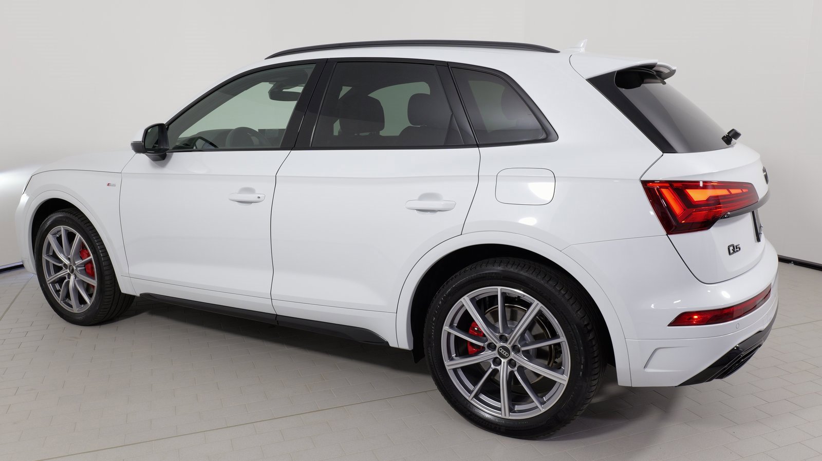 Used 2024 Audi Q5 e Premium Plus w/ Premium Plus Package image 33