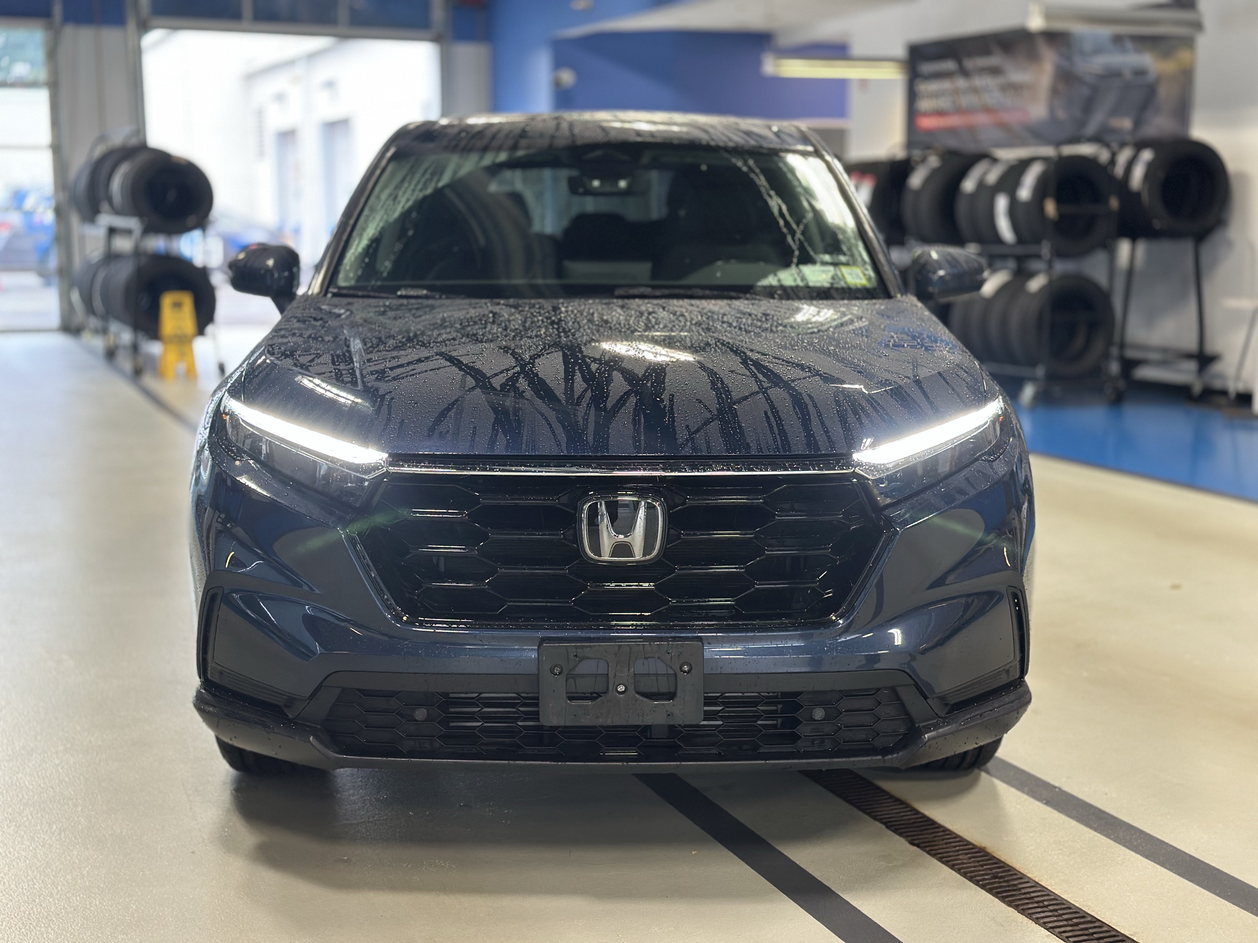 Used 2024 Honda CR-V EX-L image 2