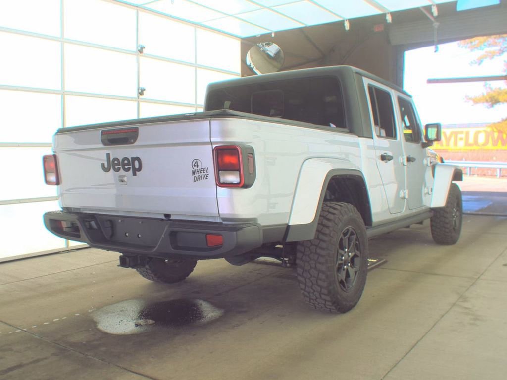 Used 2022 Jeep Gladiator Sport AWD/4WD image 2