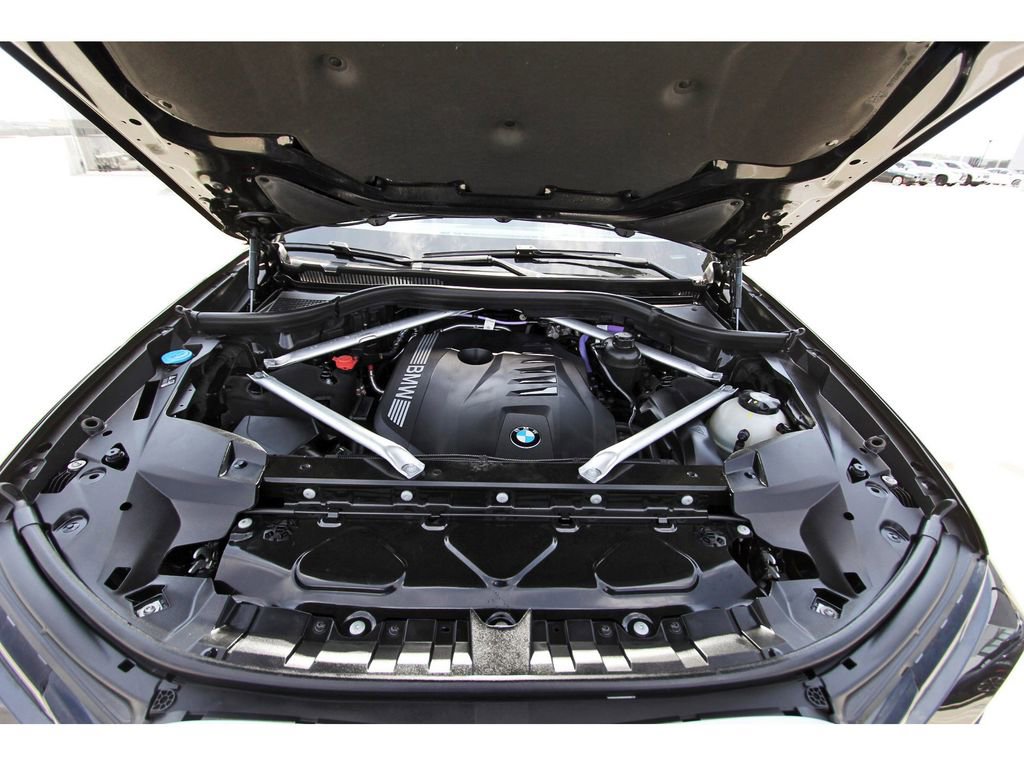 Used 2025 BMW X7 xDrive40i image 31