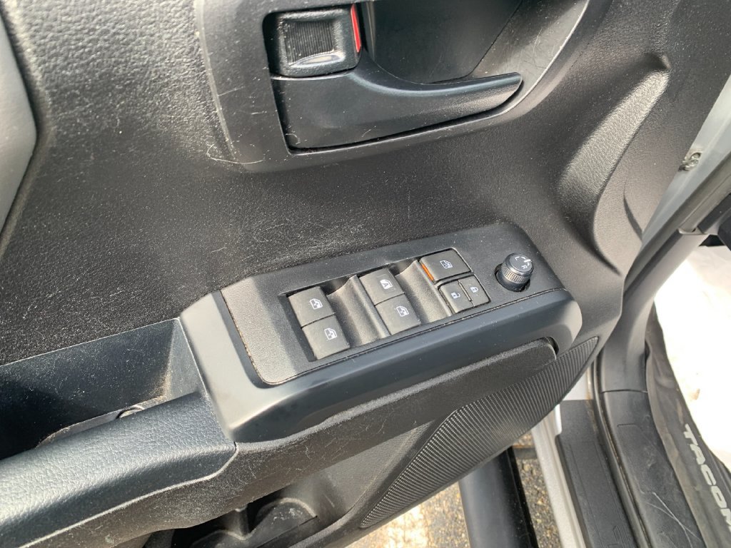 Used 2021 Toyota Tacoma SR AWD/4WD image 13