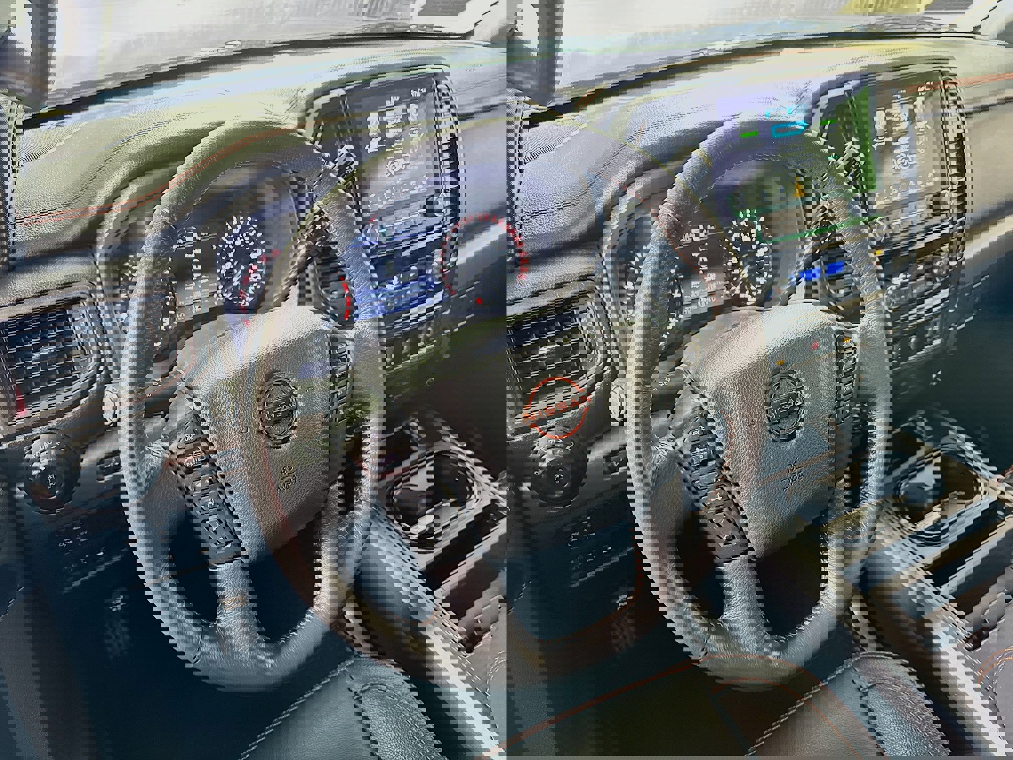 Used 2024 Nissan Titan PRO-4X w/ Pro-4x Convenience Package image 22