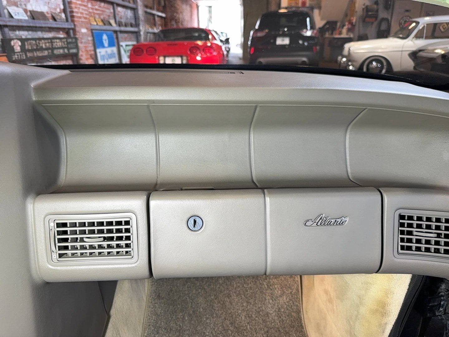 Used 1993 Cadillac Allante FWD image 70