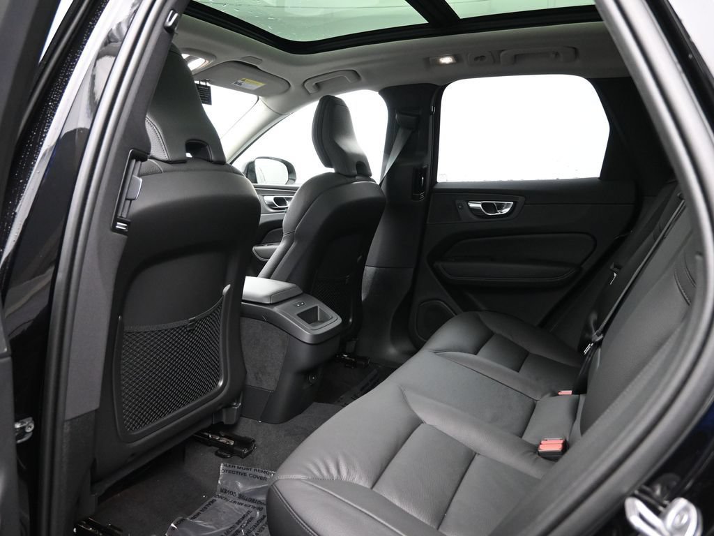 Used 2025 Volvo XC60 B5 Plus w/ Protection Package Premier AWD/4WD image 31