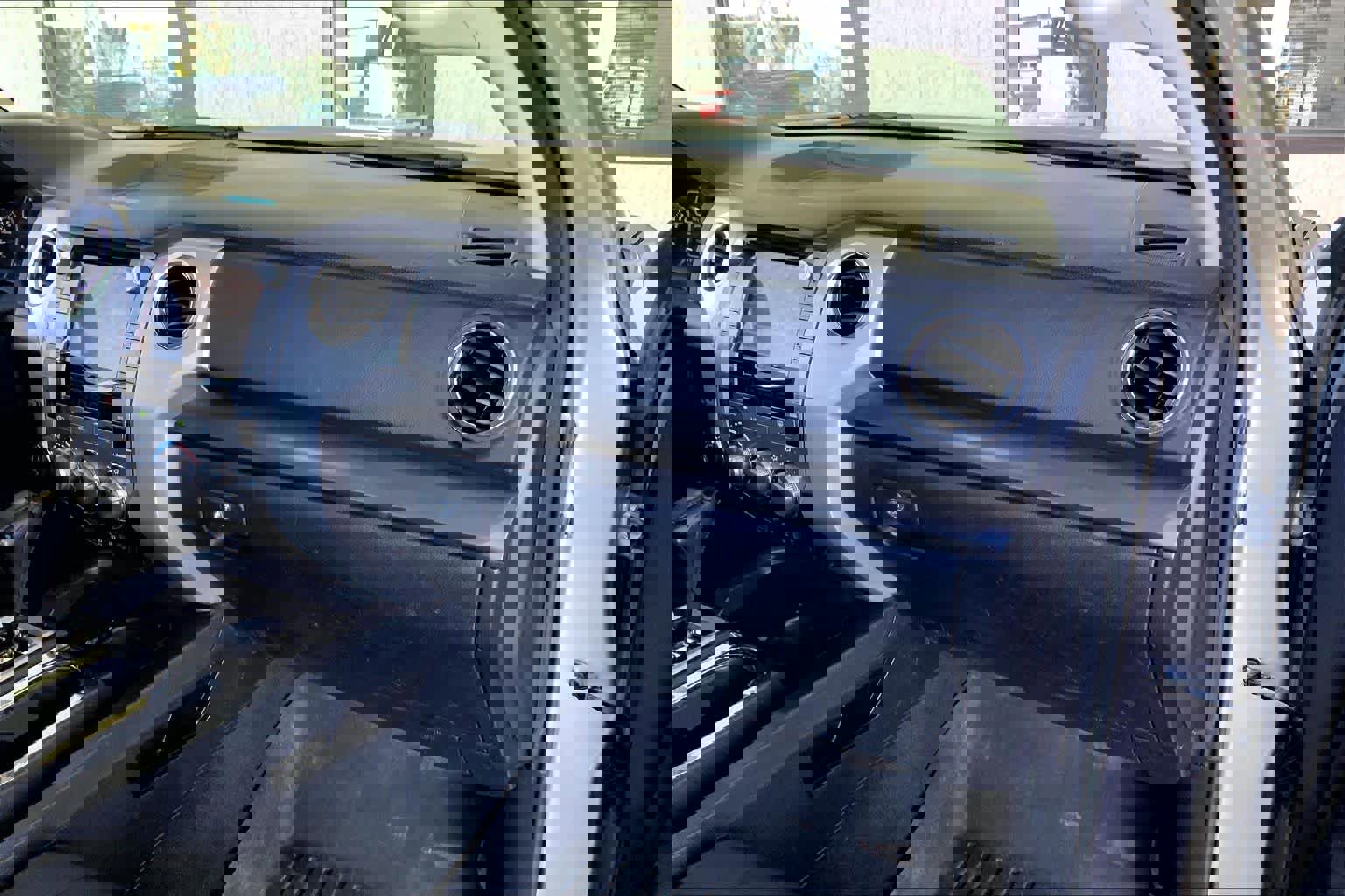 Used 2020 Toyota Tundra SR5 w/ SR5 Upgrade Package image 17