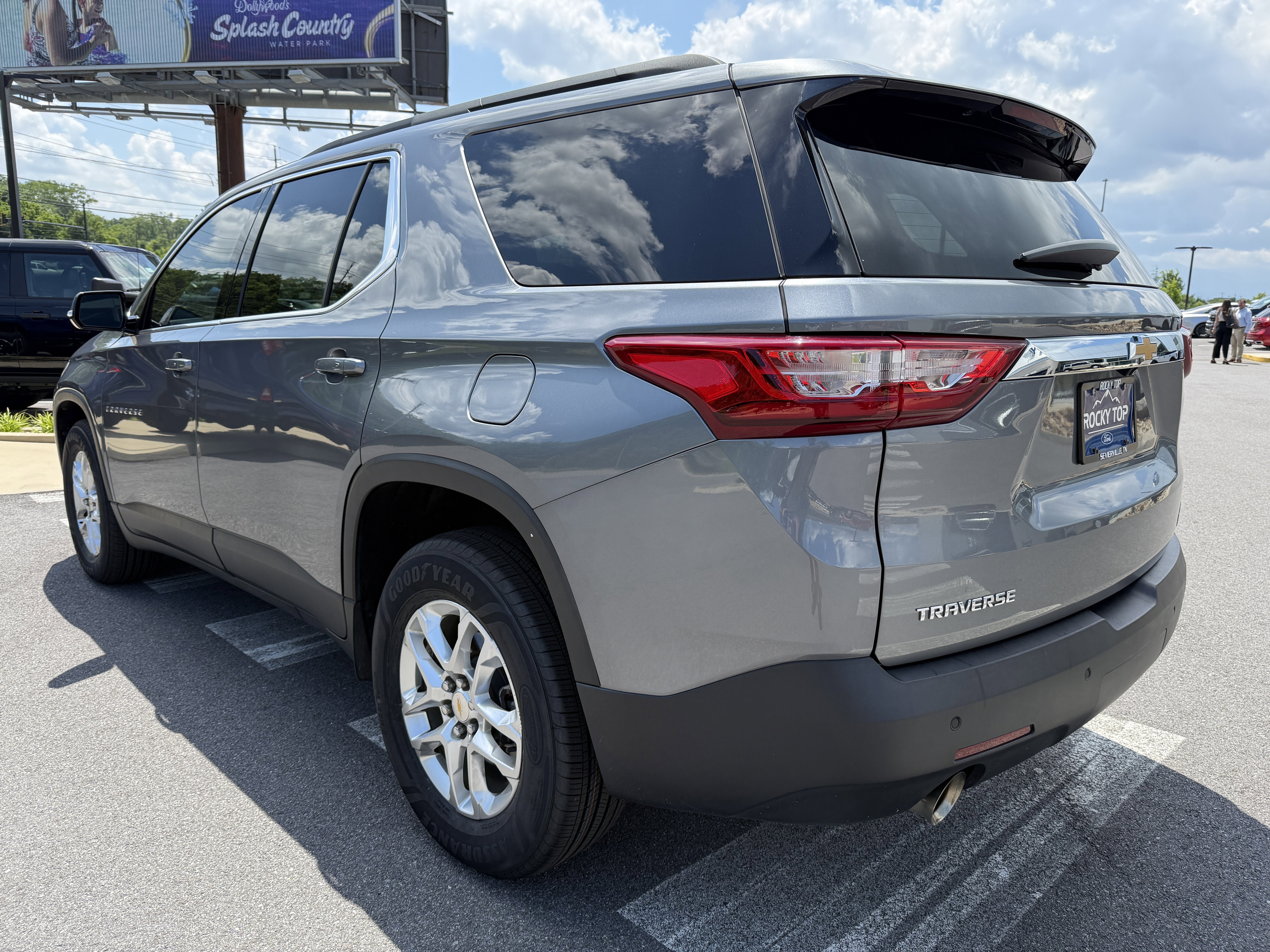 Used 2020 Chevrolet Traverse LT FWD image 7