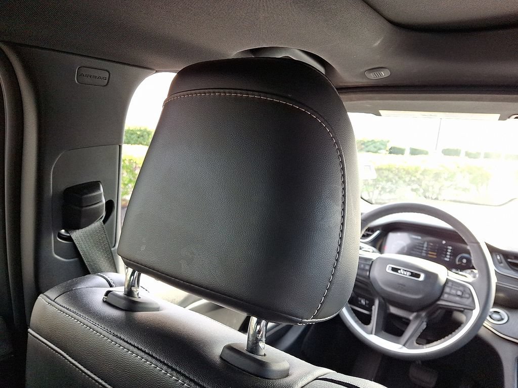 Used 2023 Jeep Grand Cherokee Altitude AWD/4WD image 14