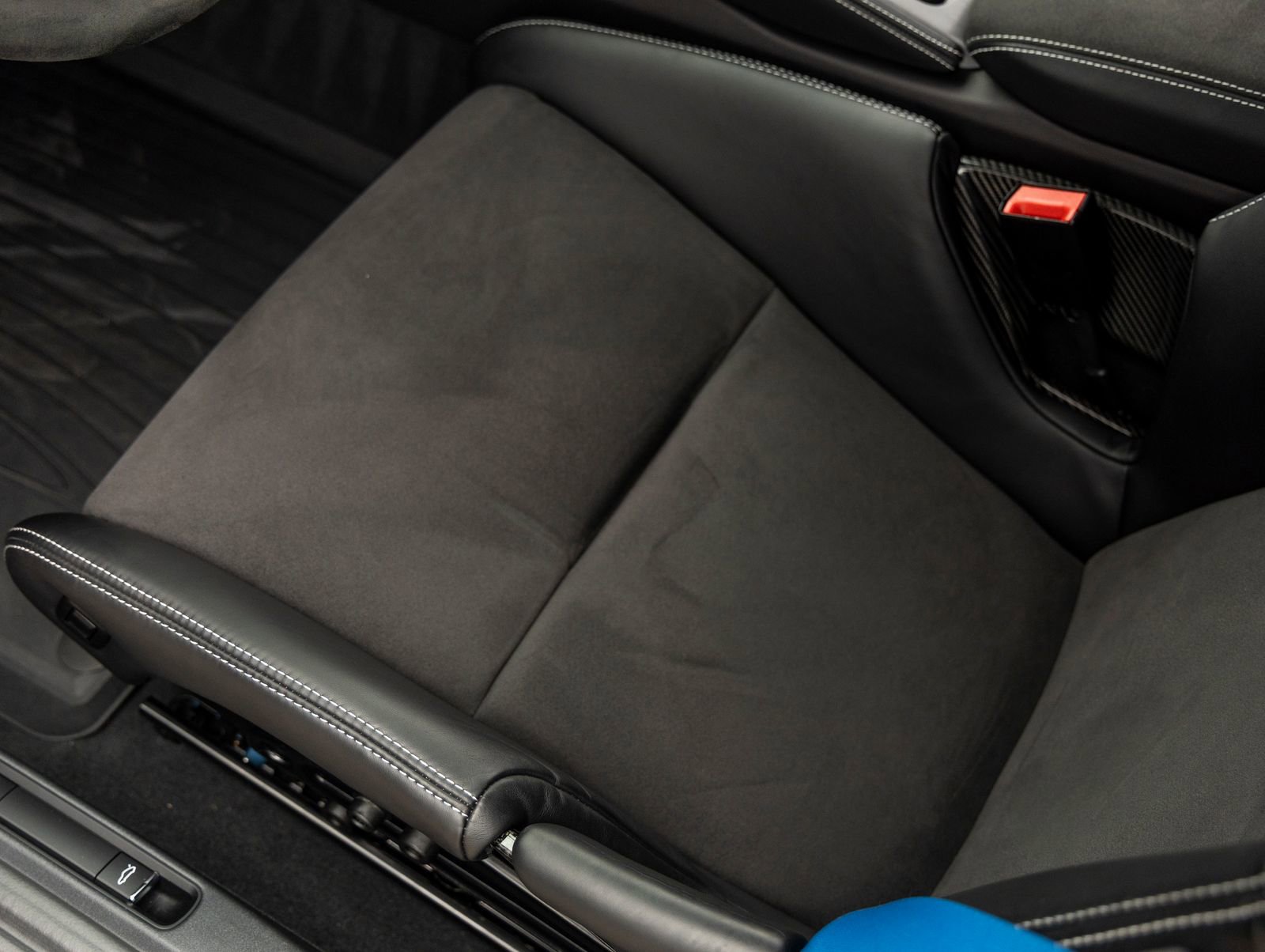 Certified 2023 Porsche 718 Cayman GT4 image 25