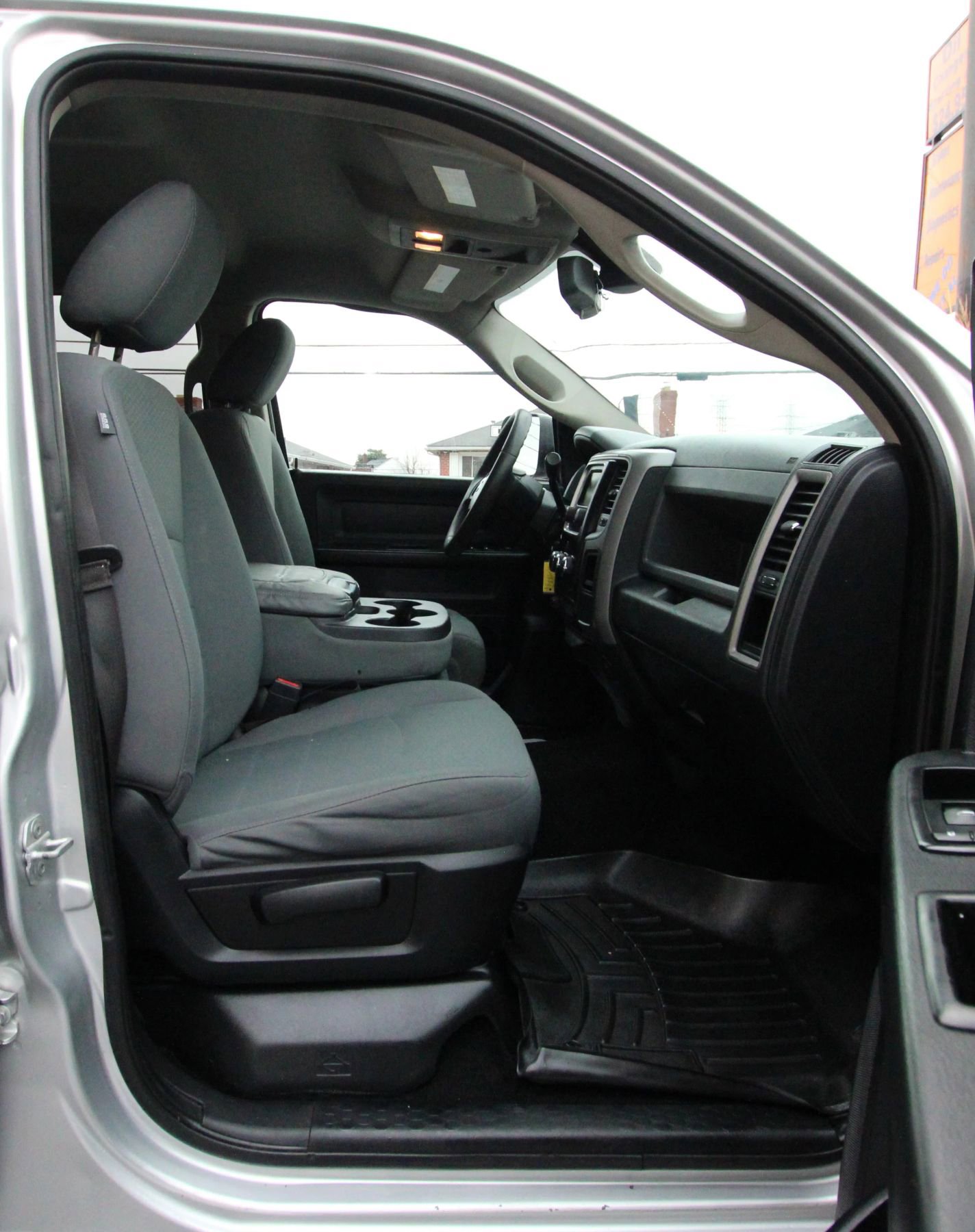 Used 2015 RAM 2500 Tradesman w/ Chrome Appearance Group image 10
