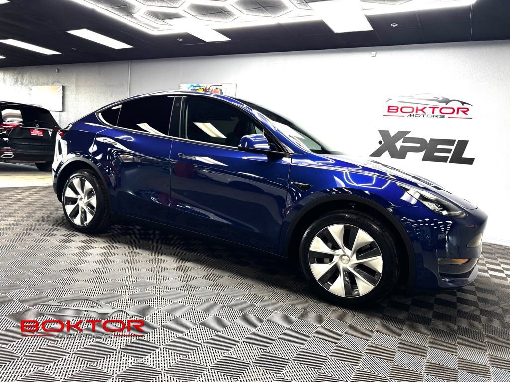 Used 2022 Tesla Model Y Long Range image 1