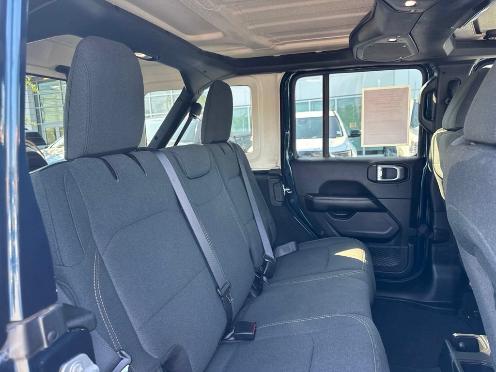 Used 2025 Jeep Wrangler Unlimited Sahara AWD/4WD image 20